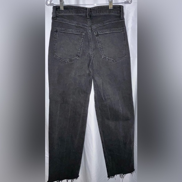 Old Navy Women’s Faded Black Hi-Rise O.G. Loose Fit Ankle Jeans - Picture 3 of 6